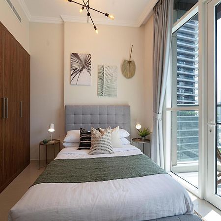 Luxe Apartments Near Dubai Mall Burj Khalifa Pool Gym Parking Exterior photo